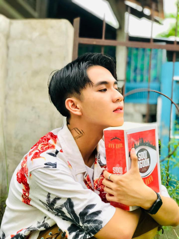 Thủ khoa Đại học chính thức lên tiếng về lùm xùm 'Bài phân tích Sóng dài 10 trang, ngôn từ uyên bác đến mức... người thường không hiểu nổi' - 2 Thủ khoa Đại học chính thức lên tiếng về lùm xùm 'Bài phân tích Sóng dài 10 trang, ngôn từ uyên bác đến mức... người thường không hiểu nổi' - 2