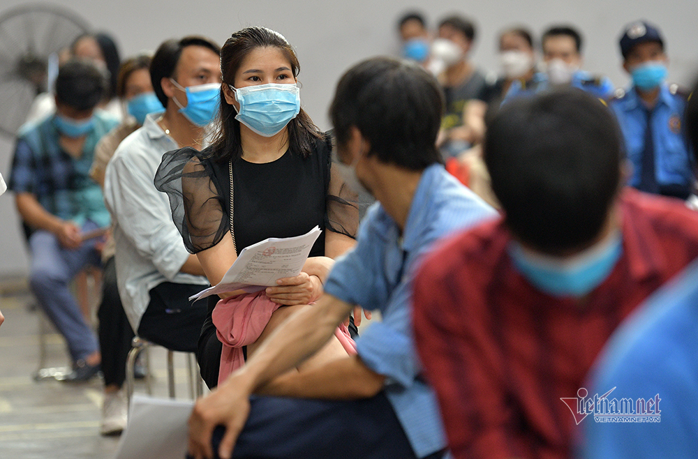 Bên trong 'bệnh viện dã chiến' tiêm vắc xin đầu tiên tại Hà Nội - 6 Bên trong 'bệnh viện dã chiến' tiêm vắc xin đầu tiên tại Hà Nội - 6