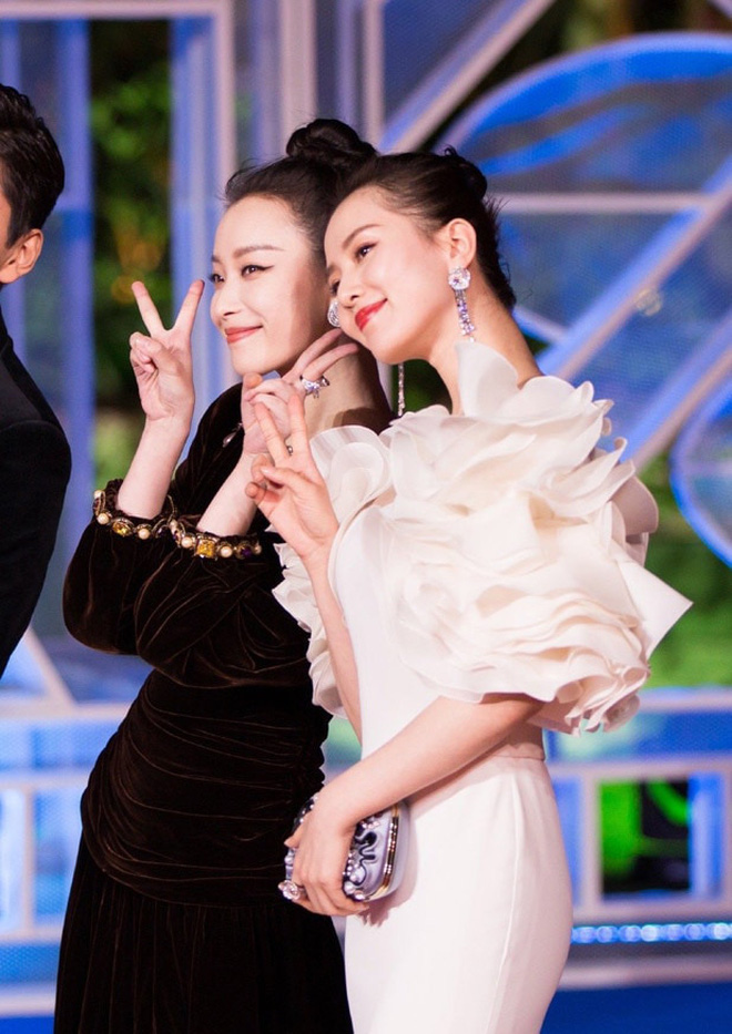 Sao Hoa ngữ chung khung hình: Dương Tử bị 'át vía' liên hoàn, Lưu Diệc Phi cũng chẳng khá hơn, nhưng có một bộ ảnh netizen chẳng chê được ai - 12 Sao Hoa ngữ chung khung hình: Dương Tử bị 'át vía' liên hoàn, Lưu Diệc Phi cũng chẳng khá hơn, nhưng có một bộ ảnh netizen chẳng chê được ai - 12