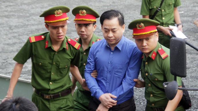 Truy tố nguyên phó tổng cục trưởng Nguyễn Duy Linh nhận hối lộ 5 tỉ đồng Truy tố nguyên phó tổng cục trưởng Nguyễn Duy Linh nhận hối lộ 5 tỉ đồng