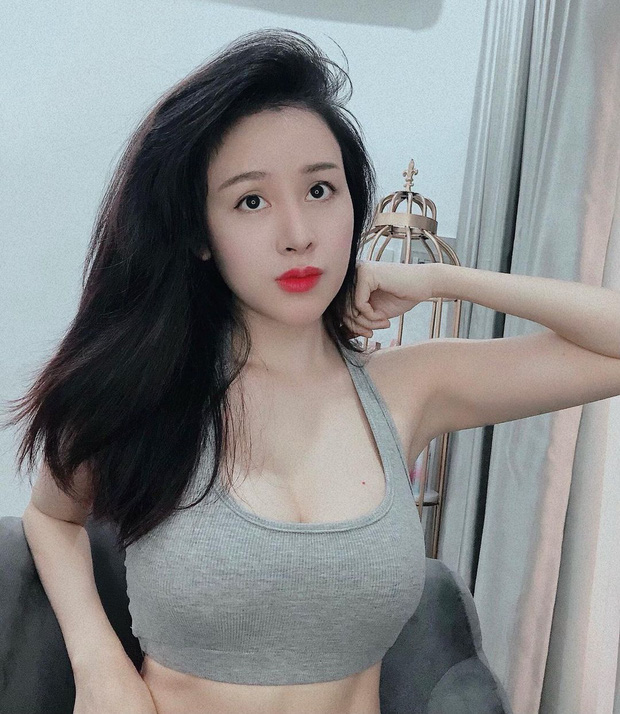 Loạt ảnh ở nhà căng đét của bà Tưng, từ mặt đến dáng dư sức 'chặt chém' các 'cháu' 2k - 2 Loạt ảnh ở nhà căng đét của bà Tưng, từ mặt đến dáng dư sức 'chặt chém' các 'cháu' 2k - 2