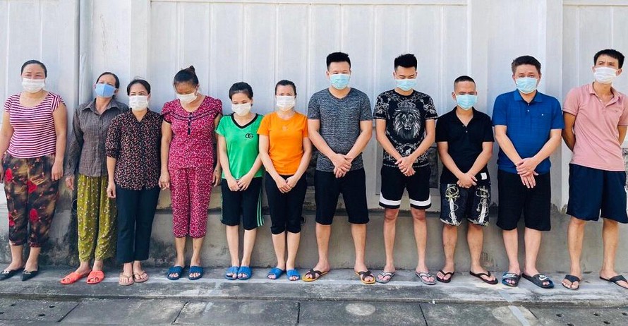 Khởi tố 14 đối tượng trong đường dây đánh bạc hơn 15 tỷ đồng Khởi tố 14 đối tượng trong đường dây đánh bạc hơn 15 tỷ đồng