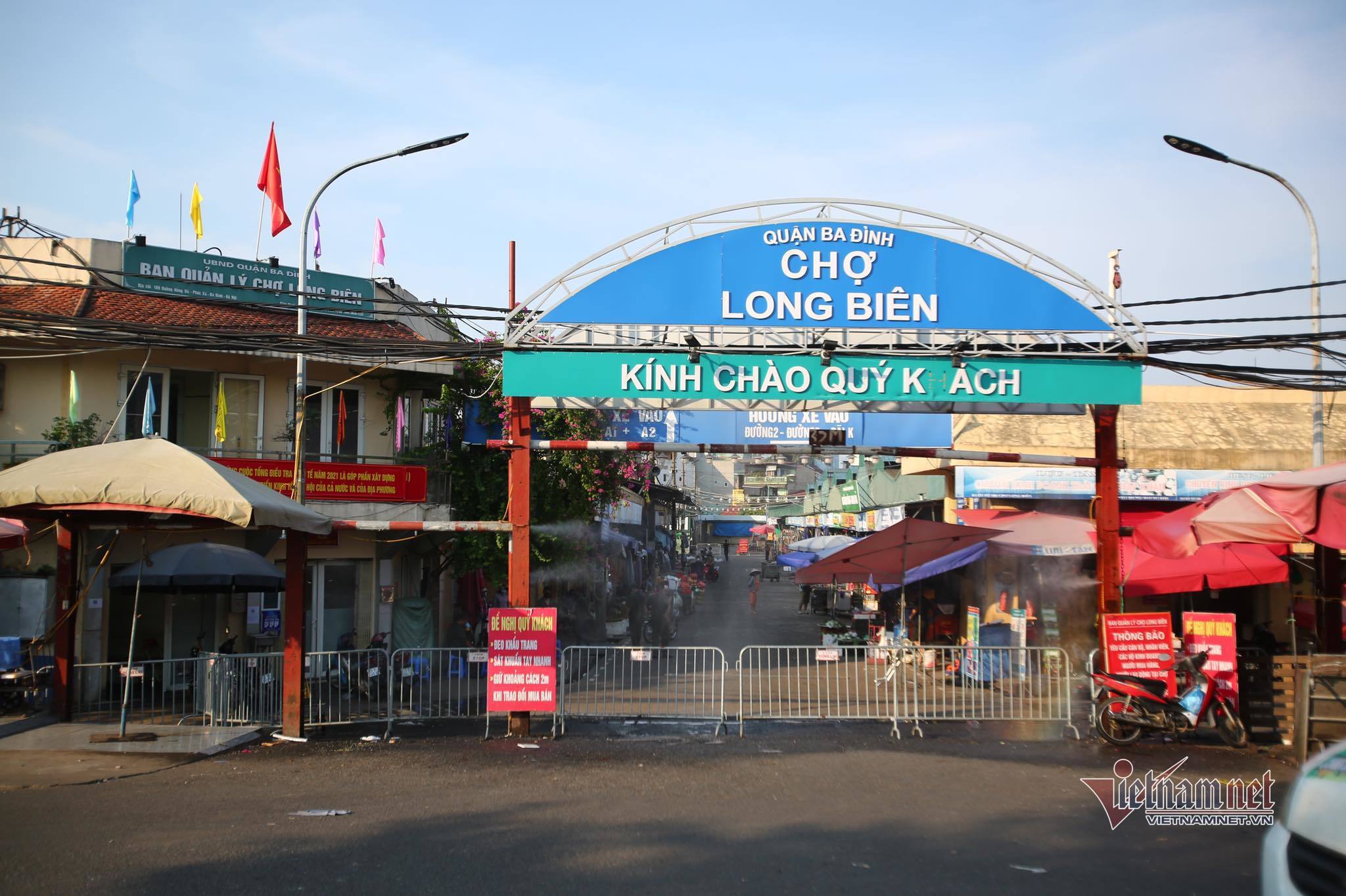 Phong tỏa, tạm ngừng kinh doanh chợ Long Biên vì có thêm ca Covid-19 - 1 Phong tỏa, tạm ngừng kinh doanh chợ Long Biên vì có thêm ca Covid-19 - 1