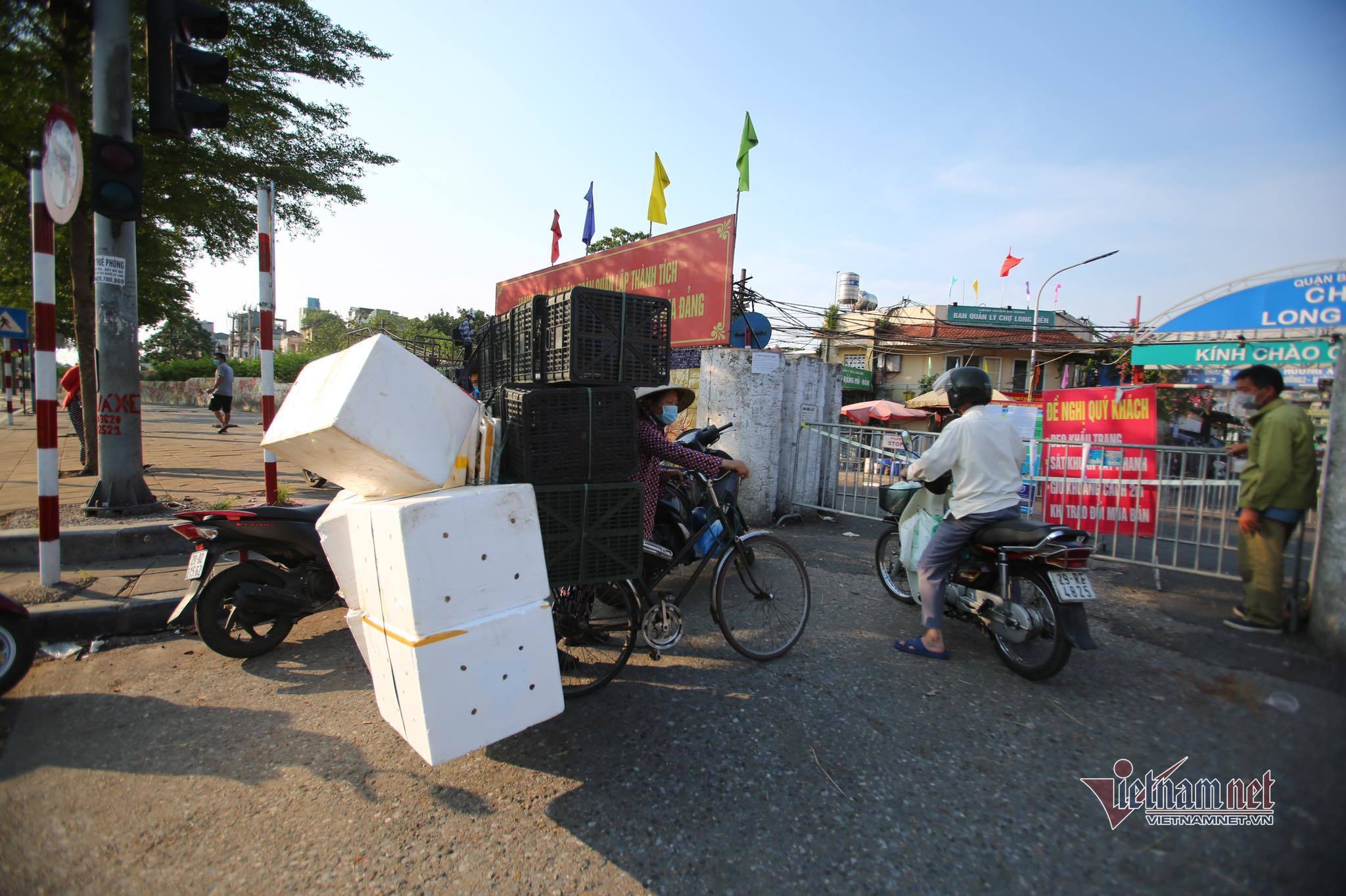 Phong tỏa, tạm ngừng kinh doanh chợ Long Biên vì có thêm ca Covid-19 - 5 Phong tỏa, tạm ngừng kinh doanh chợ Long Biên vì có thêm ca Covid-19 - 5