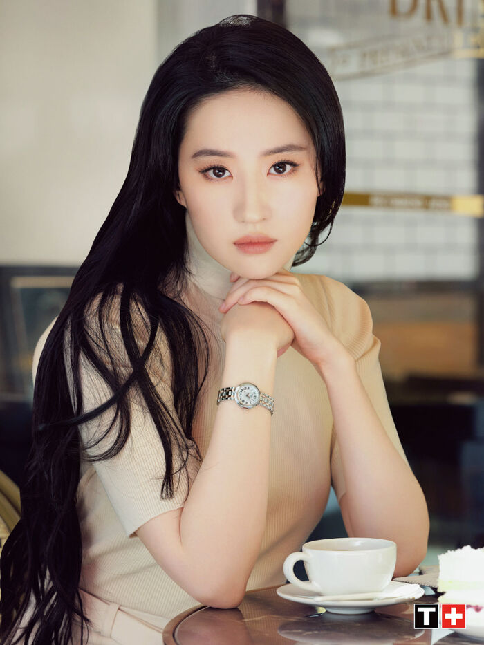 Lưu Diệc Phi hóa quý cô mùa thu đẹp cuốn hút trong bộ ảnh mới - 2 Lưu Diệc Phi hóa quý cô mùa thu đẹp cuốn hút trong bộ ảnh mới - 2