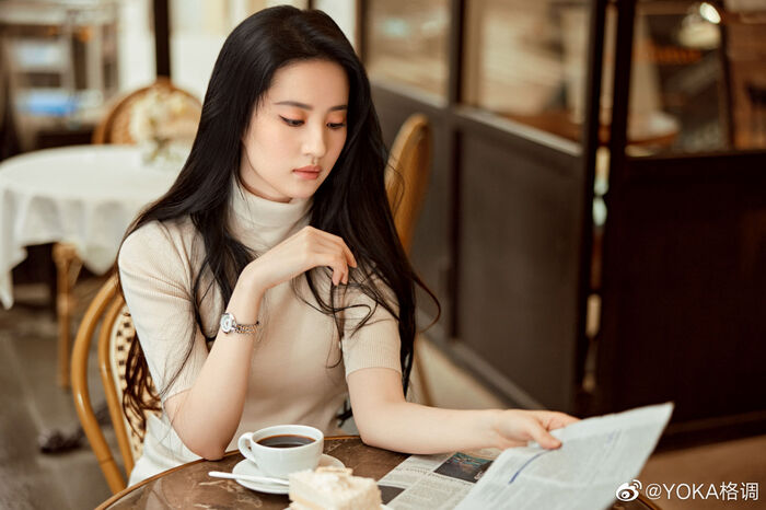 Lưu Diệc Phi hóa quý cô mùa thu đẹp cuốn hút trong bộ ảnh mới Lưu Diệc Phi hóa quý cô mùa thu đẹp cuốn hút trong bộ ảnh mới