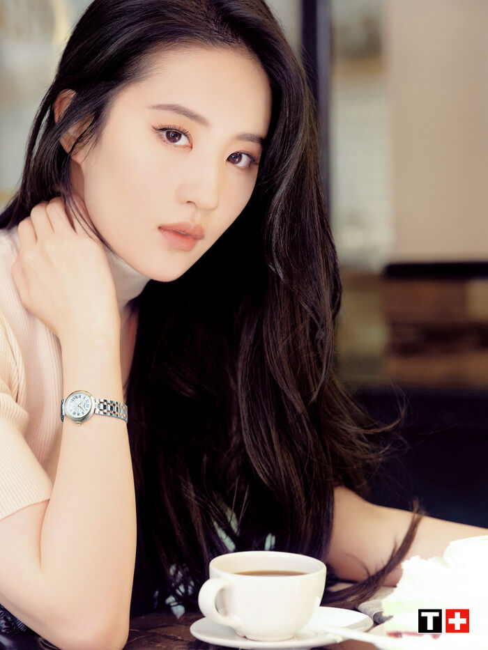 Lưu Diệc Phi hóa quý cô mùa thu đẹp cuốn hút trong bộ ảnh mới - 4 Lưu Diệc Phi hóa quý cô mùa thu đẹp cuốn hút trong bộ ảnh mới - 4