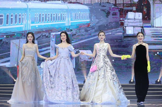 Sao Hoa ngữ chung khung hình: Dương Tử bị 'át vía' liên hoàn, Lưu Diệc Phi cũng chẳng khá hơn, nhưng có một bộ ảnh netizen chẳng chê được ai Sao Hoa ngữ chung khung hình: Dương Tử bị 'át vía' liên hoàn, Lưu Diệc Phi cũng chẳng khá hơn, nhưng có một bộ ảnh netizen chẳng chê được ai