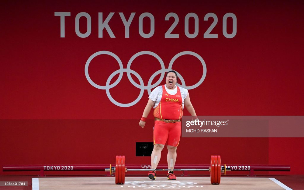 'Người khổng lồ' Trung Quốc phá 3 kỷ lục Olympic, khiến tất cả hoảng hồn vì cách giành HCV 'Người khổng lồ' Trung Quốc phá 3 kỷ lục Olympic, khiến tất cả hoảng hồn vì cách giành HCV