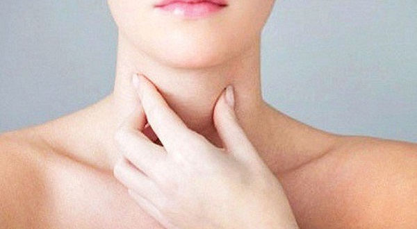 Để 3 ngón tay vào vị trí này trên cơ thể, chỉ vài giây bạn sẽ biết mình có nguy cơ mắc ung thư vòm họng không - 1 Để 3 ngón tay vào vị trí này trên cơ thể, chỉ vài giây bạn sẽ biết mình có nguy cơ mắc ung thư vòm họng không - 1
