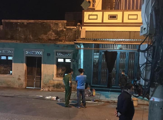 Công an thông tin nguyên nhân vụ chồng ôm vợ châm lửa tự thiêu bỏ lại 3 con nhỏ - 1 Công an thông tin nguyên nhân vụ chồng ôm vợ châm lửa tự thiêu bỏ lại 3 con nhỏ - 1