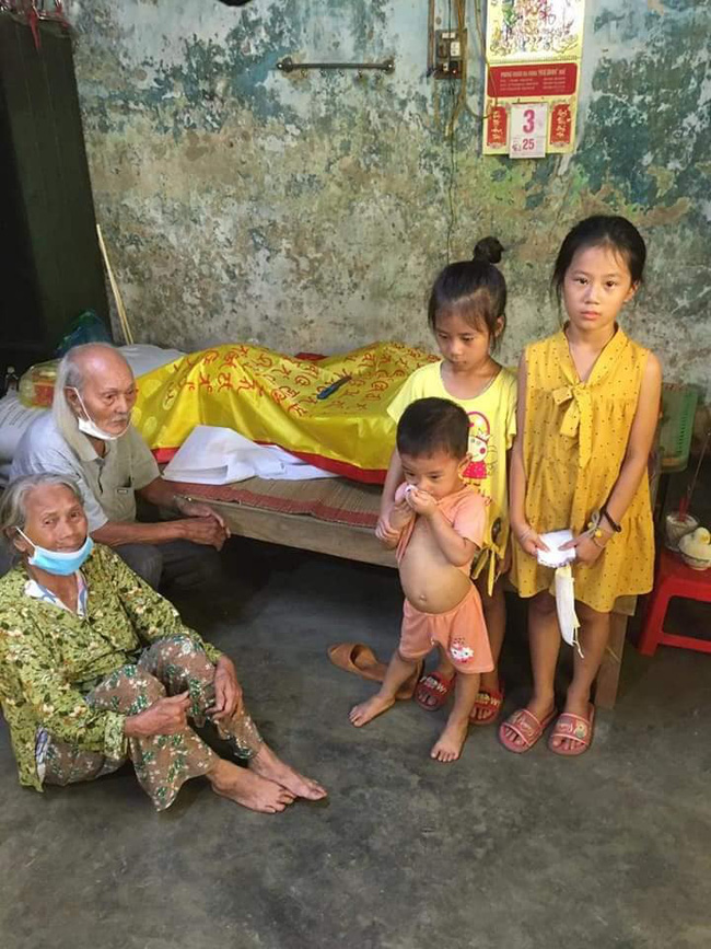 Bi kịch gia đình vụ chồng tẩm xăng tự thiêu rồi ôm vợ cùng chết ở Huế: Tương lai mịt mù của 3 đứa trẻ thơ - 3 Bi kịch gia đình vụ chồng tẩm xăng tự thiêu rồi ôm vợ cùng chết ở Huế: Tương lai mịt mù của 3 đứa trẻ thơ - 3
