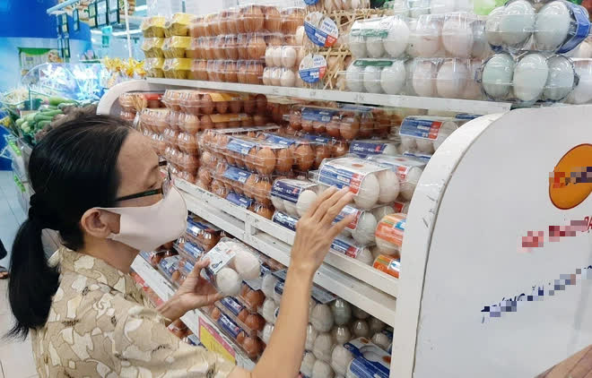 'Nữ hoàng hột vịt' từ chối nâng giá trứng: 'Dân nghèo mới xài nhiều trứng nên tôi để giá bình ổn tới hôm nay' 'Nữ hoàng hột vịt' từ chối nâng giá trứng: 'Dân nghèo mới xài nhiều trứng nên tôi để giá bình ổn tới hôm nay'