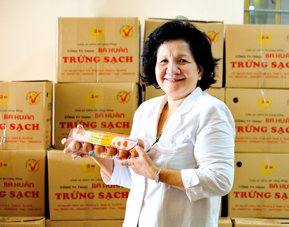 'Nữ hoàng hột vịt' từ chối nâng giá trứng: 'Dân nghèo mới xài nhiều trứng nên tôi để giá bình ổn tới hôm nay' - 1 'Nữ hoàng hột vịt' từ chối nâng giá trứng: 'Dân nghèo mới xài nhiều trứng nên tôi để giá bình ổn tới hôm nay' - 1