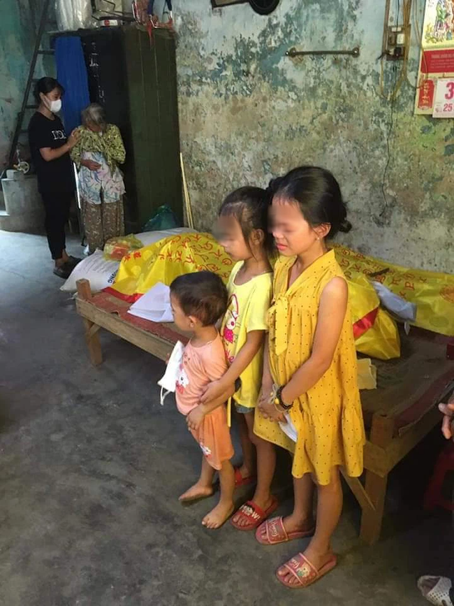 Bi kịch gia đình vụ chồng tẩm xăng tự thiêu rồi ôm vợ cùng chết ở Huế: Tương lai mịt mù của 3 đứa trẻ thơ - 1 Bi kịch gia đình vụ chồng tẩm xăng tự thiêu rồi ôm vợ cùng chết ở Huế: Tương lai mịt mù của 3 đứa trẻ thơ - 1
