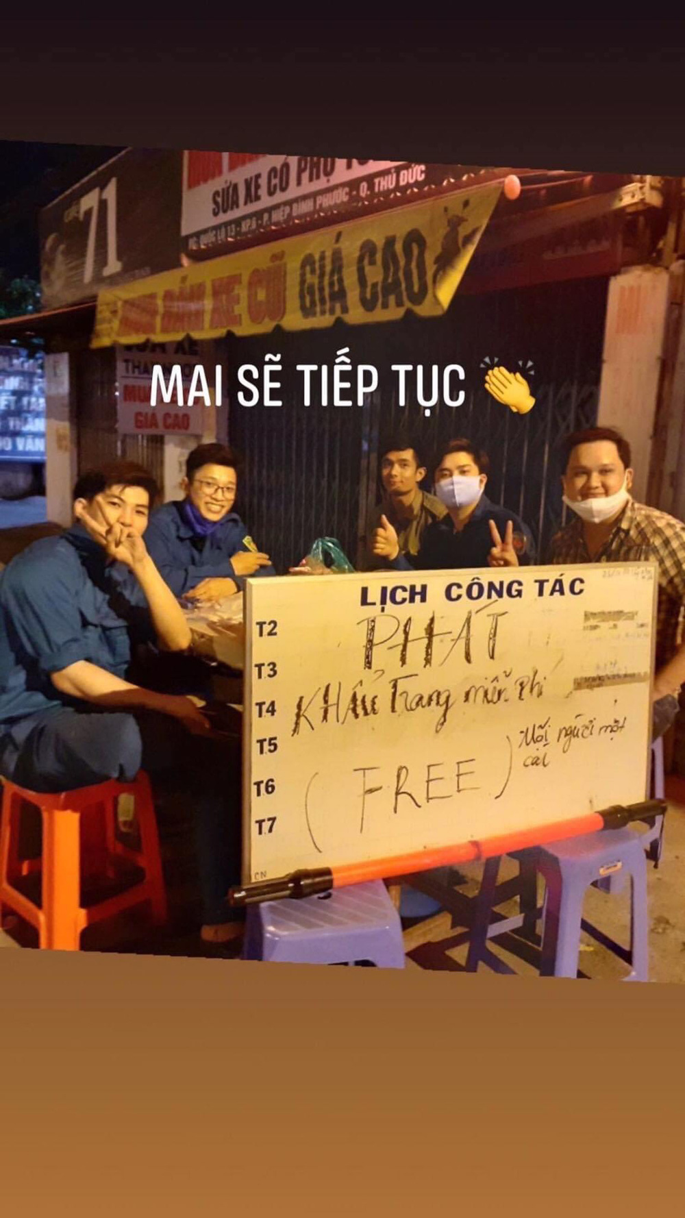 Chàng dân quân tự nhận là 'cây treo nước biển chạy bằng cơm' - hình ảnh trong trạm y tế khiến MXH rần rần chia sẻ - 3 Chàng dân quân tự nhận là 'cây treo nước biển chạy bằng cơm' - hình ảnh trong trạm y tế khiến MXH rần rần chia sẻ - 3