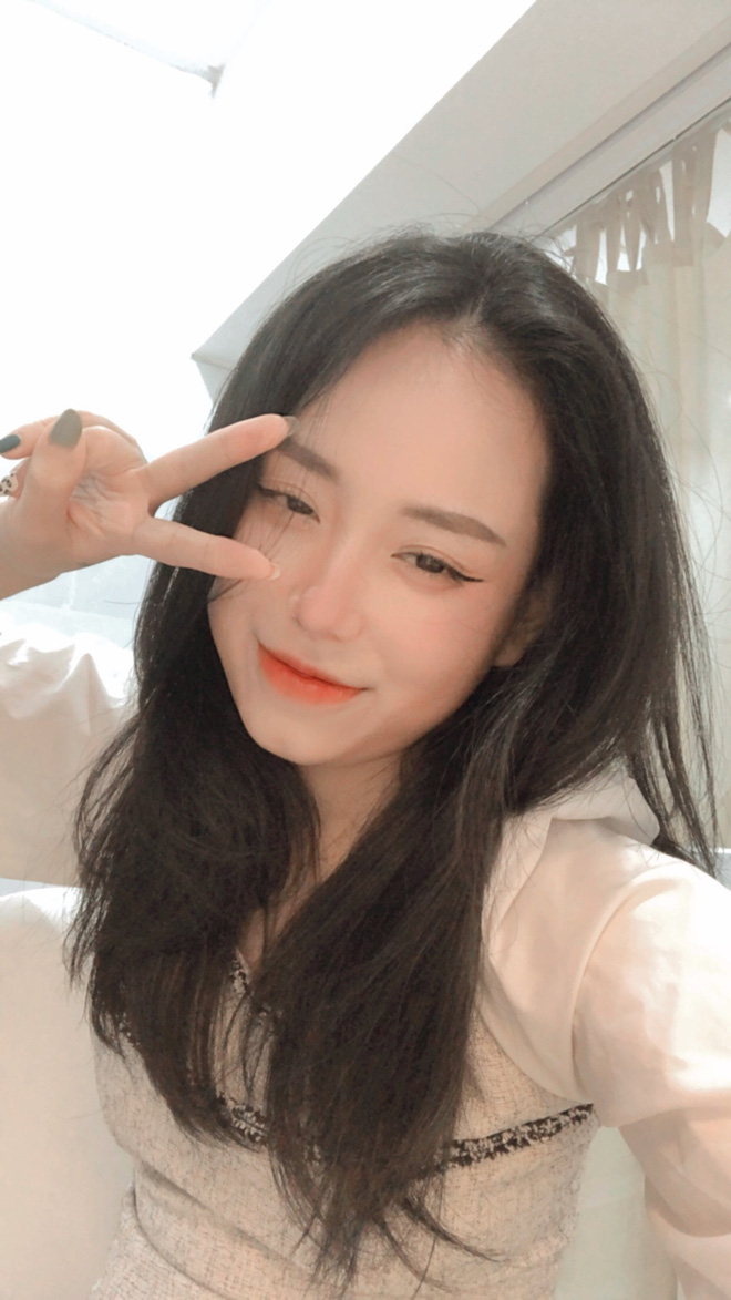 Phát hiện bố 47 tuổi vẫn âm thầm coi livestream cô giáo Minh Thu, con gái buột miệng nói 1 câu khiến ai cũng sặc cười - 2 Phát hiện bố 47 tuổi vẫn âm thầm coi livestream cô giáo Minh Thu, con gái buột miệng nói 1 câu khiến ai cũng sặc cười - 2
