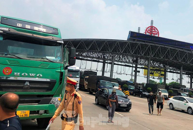 Hà Nội yêu cầu không sử dụng lái xe chưa xét nghiệm COVID-19 Hà Nội yêu cầu không sử dụng lái xe chưa xét nghiệm COVID-19