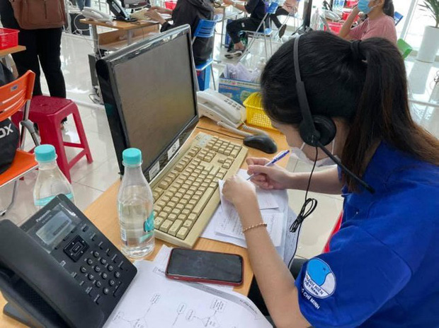 Hơn 5.000 cuộc gọi cấp cứu mỗi ngày từ bệnh nhân COVID-19 ở TP.HCM - 1 Hơn 5.000 cuộc gọi cấp cứu mỗi ngày từ bệnh nhân COVID-19 ở TP.HCM - 1