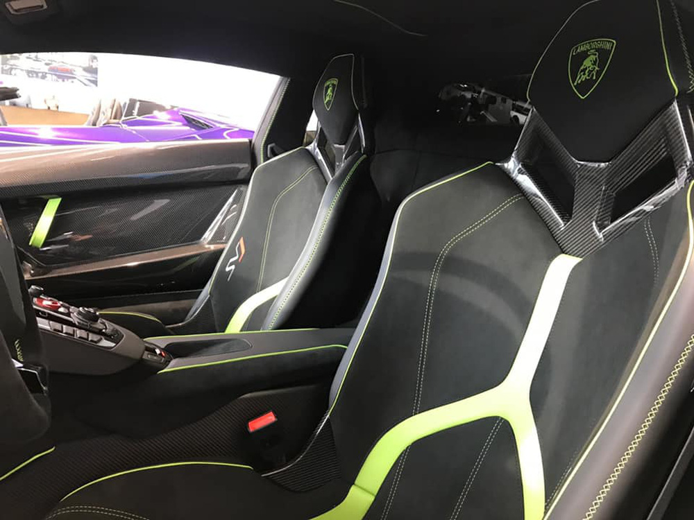 Đại gia 'Vinh cái bang' - người vừa 'tậu' Lamborghini màu xanh độc nhất Việt Nam giàu cỡ nào? - 3 Đại gia 'Vinh cái bang' - người vừa 'tậu' Lamborghini màu xanh độc nhất Việt Nam giàu cỡ nào? - 3
