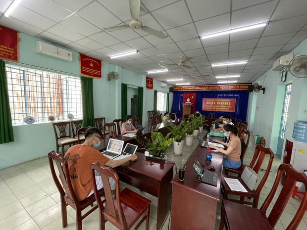 Những chuyện chưa kể của sinh viên từ Hà Nội vào Bình Dương truy vết F0: 'Làm việc hết công suất, gắn moteur vào người còn không chạy kịp' - 1 Những chuyện chưa kể của sinh viên từ Hà Nội vào Bình Dương truy vết F0: 'Làm việc hết công suất, gắn moteur vào người còn không chạy kịp' - 1