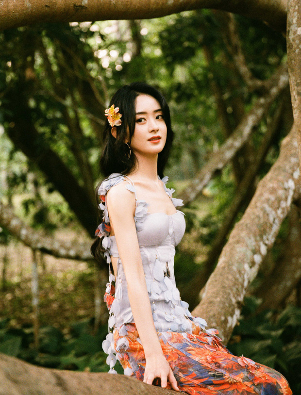 Triệu Lệ Dĩnh 'đánh úp' bộ ảnh mừng Thất Tịch độc thân đầu tiên hậu ly hôn: Mê hồn đúng chuẩn gái 1 con trông mòn con mắt - 1 Triệu Lệ Dĩnh 'đánh úp' bộ ảnh mừng Thất Tịch độc thân đầu tiên hậu ly hôn: Mê hồn đúng chuẩn gái 1 con trông mòn con mắt - 1