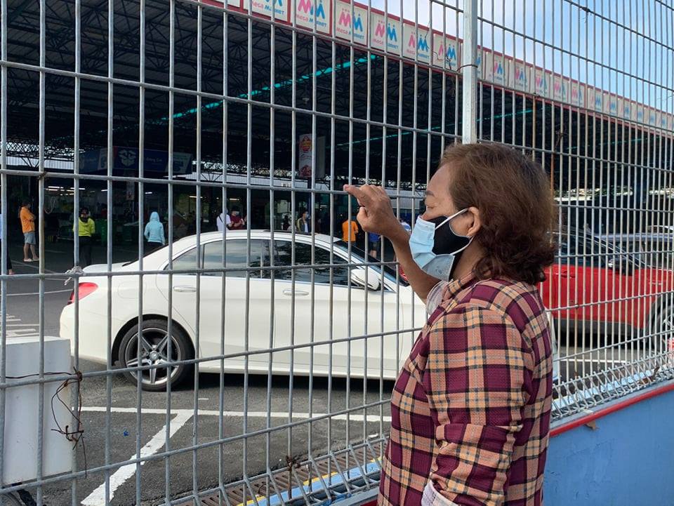 Người dân TP.HCM đi siêu thị đông nghẹt từ sớm: ‘Không biết khi nào mới tới lượt!’ - 9 Người dân TP.HCM đi siêu thị đông nghẹt từ sớm: ‘Không biết khi nào mới tới lượt!’ - 9