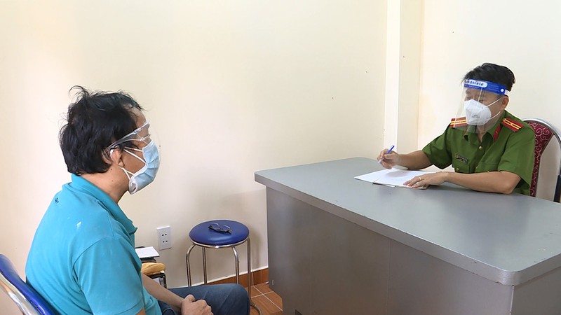 Sản xuất thuốc hỗ trợ điều trị COVID-19 giả ở... nhà vệ sinh Sản xuất thuốc hỗ trợ điều trị COVID-19 giả ở... nhà vệ sinh