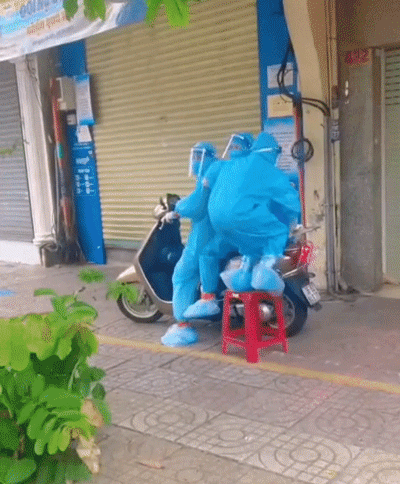 BST 'siêu xe' đi chống dịch được hội tình nguyện 'rè viu': Từ mui trần sang chảnh đến 2 bánh nhanh gọn lẹ thấy mà cưng - 1 BST 'siêu xe' đi chống dịch được hội tình nguyện 'rè viu': Từ mui trần sang chảnh đến 2 bánh nhanh gọn lẹ thấy mà cưng - 1