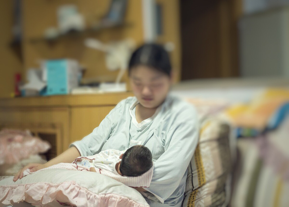 Gửi 10 triệu nhờ mẹ chồng nấu cơm cữ, nàng dâu 'rớt nước mắt' khi thấy 2 món ăn mỗi ngày Gửi 10 triệu nhờ mẹ chồng nấu cơm cữ, nàng dâu 'rớt nước mắt' khi thấy 2 món ăn mỗi ngày