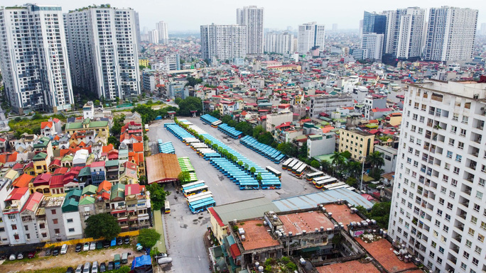 Hàng ngàn chiếc ôtô phơi nắng trong dịch Covid-19 - 2 Hàng ngàn chiếc ôtô phơi nắng trong dịch Covid-19 - 2