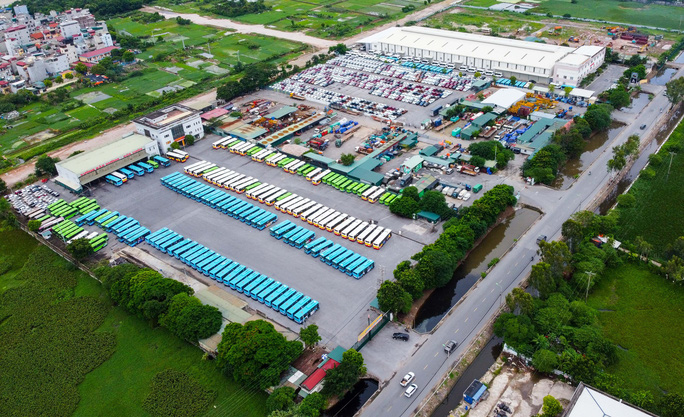 Hàng ngàn chiếc ôtô phơi nắng trong dịch Covid-19 - 5 Hàng ngàn chiếc ôtô phơi nắng trong dịch Covid-19 - 5