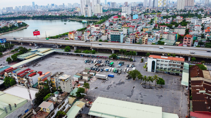 Hàng ngàn chiếc ôtô phơi nắng trong dịch Covid-19 - 3 Hàng ngàn chiếc ôtô phơi nắng trong dịch Covid-19 - 3