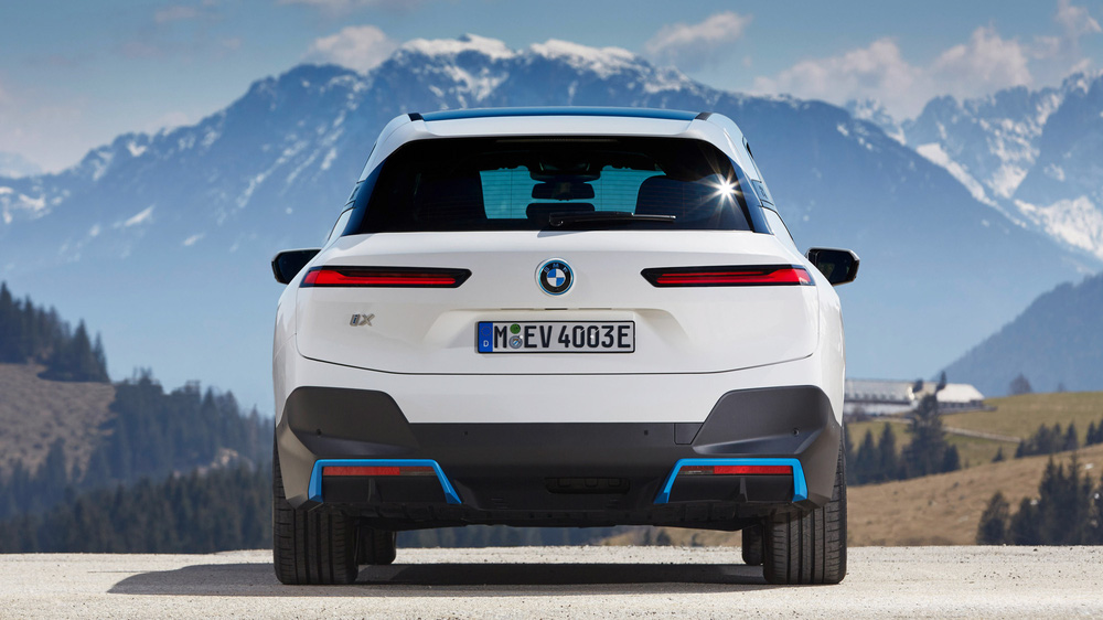 Ô tô điện BMW 'chơi trội' với loạt công nghệ 'khủng', sạc đầy đi 425 km khiến Tesla phải 'nể' - 2 Ô tô điện BMW 'chơi trội' với loạt công nghệ 'khủng', sạc đầy đi 425 km khiến Tesla phải 'nể' - 2
