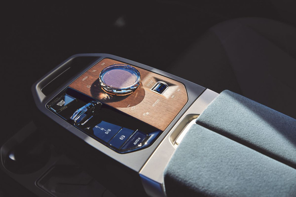 Ô tô điện BMW 'chơi trội' với loạt công nghệ 'khủng', sạc đầy đi 425 km khiến Tesla phải 'nể' - 8 Ô tô điện BMW 'chơi trội' với loạt công nghệ 'khủng', sạc đầy đi 425 km khiến Tesla phải 'nể' - 8