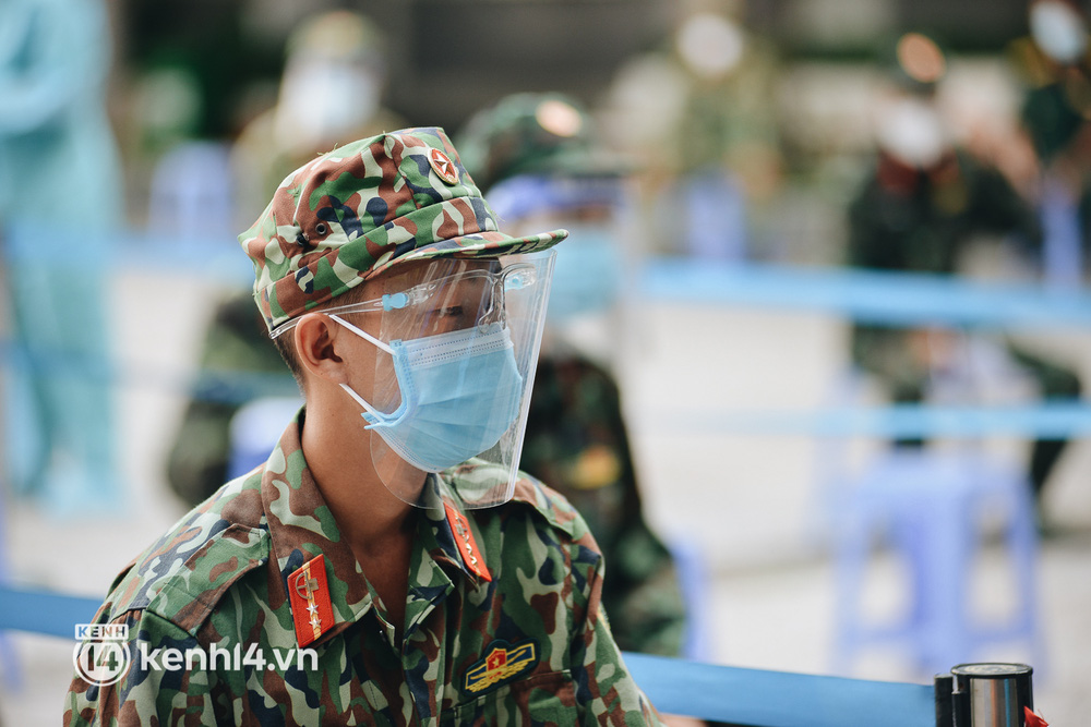 Hàng trăm bộ đội tham gia chống dịch COVID-19 ở TP.HCM được tiêm vaccine mũi 2 - 3 Hàng trăm bộ đội tham gia chống dịch COVID-19 ở TP.HCM được tiêm vaccine mũi 2 - 3