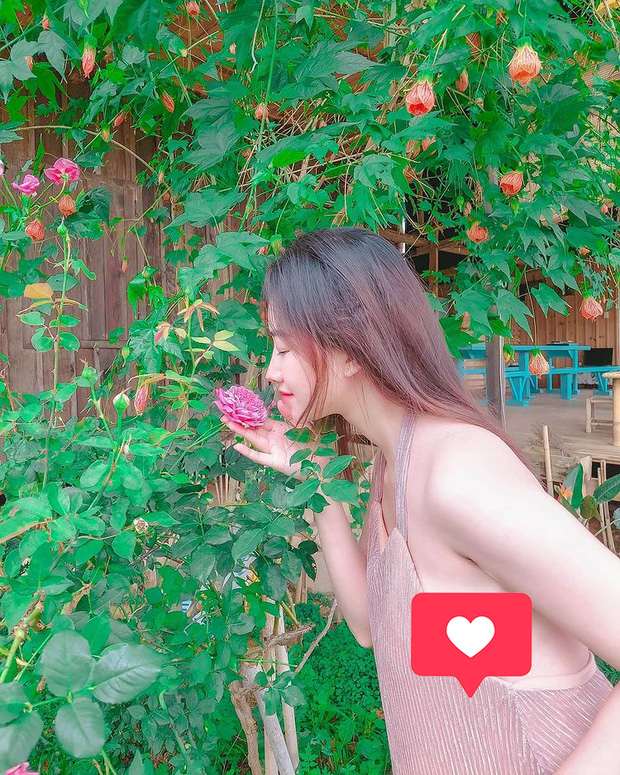 Gái xinh Việt gây sốt netizen quốc tế vì diện váy áo lộ chân ngực ló, còn được ca tụng 'giật spotlight' của hoa - 2 Gái xinh Việt gây sốt netizen quốc tế vì diện váy áo lộ chân ngực ló, còn được ca tụng 'giật spotlight' của hoa - 2
