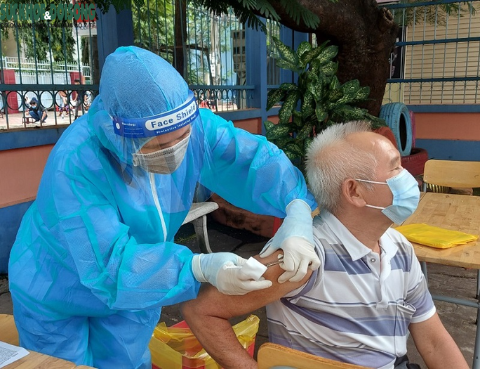 Trước 15-9, Hà Nội, TP HCM và 3 tỉnh khác phải hoàn thành tiêm mũi 1 vắc-xin Covid-19 - 1