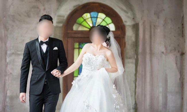Chồng đăng bài yêu tiểu tam một vạn năm trên mạng xã hội, vợ chỉ dùng một chiêu đã khiến đôi gian phu dâm phụ nhục nhã thảm hại Chồng đăng bài yêu tiểu tam một vạn năm trên mạng xã hội, vợ chỉ dùng một chiêu đã khiến đôi gian phu dâm phụ nhục nhã thảm hại
