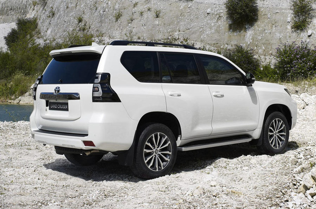 Toyota Land Cruiser Prado 2021 sắp bán tại Việt Nam đã bị chào 'lạc' gần 100 triệu đồng, bản cũ giảm giá sâu tại đại lý - 2