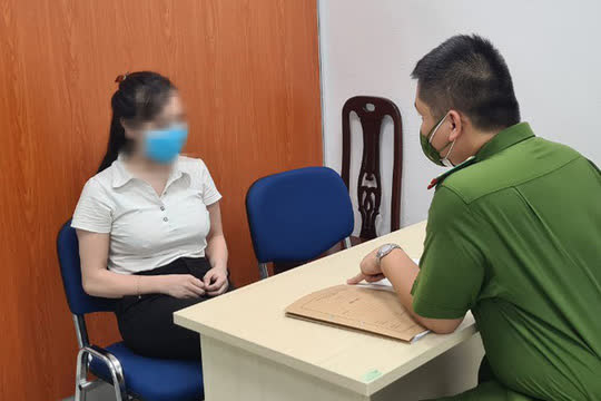 Nhân viên khách sạn 'phím' cho khách mua dâm cách vượt chốt kiểm dịch Nhân viên khách sạn 'phím' cho khách mua dâm cách vượt chốt kiểm dịch
