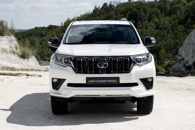 Toyota Land Cruiser Prado 2021 sắp bán tại Việt Nam đã bị chào 'lạc' gần 100 triệu đồng, bản cũ giảm giá sâu tại đại lý