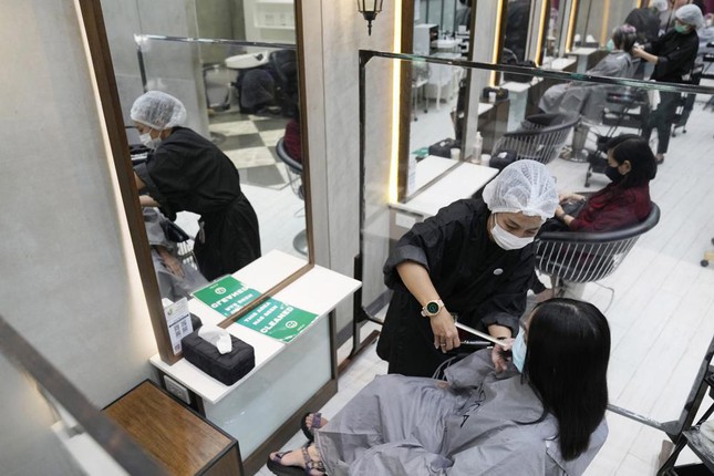 Thái Lan kiên quyết nới phong toả dù mỗi ngày hơn 10.000 ca COVID-19 mới - 1 Thái Lan kiên quyết nới phong toả dù mỗi ngày hơn 10.000 ca COVID-19 mới - 1