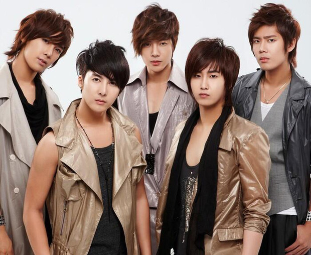 Bóc trần Kim Hyun Joong: Nam thần Vườn Sao Băng 'đè bẹp' Lee Min Ho, tuột dốc sau 1 đêm vì bê bối đánh bạn gái gãy xương sườn - 1 Bóc trần Kim Hyun Joong: Nam thần Vườn Sao Băng 'đè bẹp' Lee Min Ho, tuột dốc sau 1 đêm vì bê bối đánh bạn gái gãy xương sườn - 1