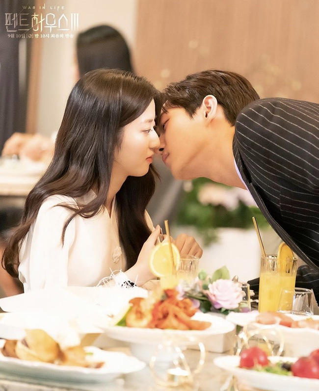Cuộc chiến thượng lưu tập cuối phần 3: Ro Na và Seok Hoon trao nhau nụ hôn kẹo ngọt, happy ending cho đôi gà bông - 2 Cuộc chiến thượng lưu tập cuối phần 3: Ro Na và Seok Hoon trao nhau nụ hôn kẹo ngọt, happy ending cho đôi gà bông - 2