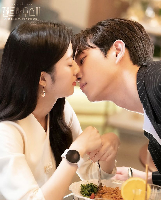 Cuộc chiến thượng lưu tập cuối phần 3: Ro Na và Seok Hoon trao nhau nụ hôn kẹo ngọt, happy ending cho đôi gà bông - 1 Cuộc chiến thượng lưu tập cuối phần 3: Ro Na và Seok Hoon trao nhau nụ hôn kẹo ngọt, happy ending cho đôi gà bông - 1