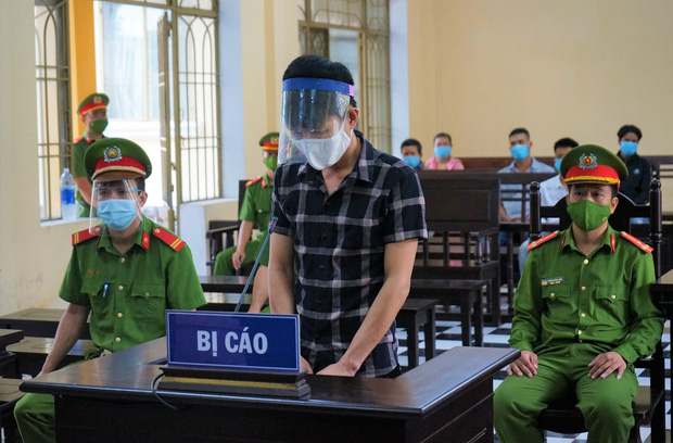 Chém chết nam đầu bếp ngủ cùng vợ cũ, chủ quán nhậu Lương Sơn Quán nhận án tử hình Chém chết nam đầu bếp ngủ cùng vợ cũ, chủ quán nhậu Lương Sơn Quán nhận án tử hình