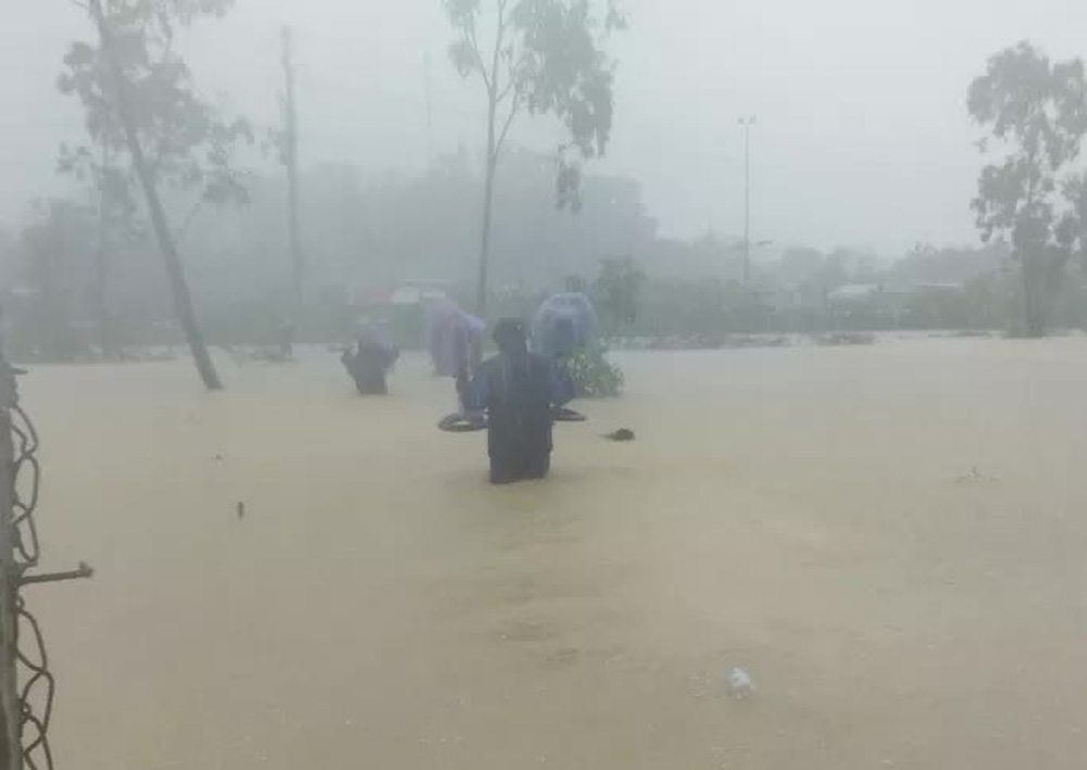 Quảng Ngãi mưa trắng trời, nhiều nơi ngập nặng, lũ lên nhanh - 4 Quảng Ngãi mưa trắng trời, nhiều nơi ngập nặng, lũ lên nhanh - 4