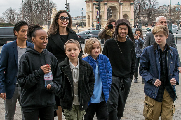 Angelina Jolie: 14 tuổi đã nổi loạn và tự tử bất thành, 'gái hư' 2 lần đeo mác tiểu tam đến minh tinh nghị lực vượt qua ung thư - 18 Angelina Jolie: 14 tuổi đã nổi loạn và tự tử bất thành, 'gái hư' 2 lần đeo mác tiểu tam đến minh tinh nghị lực vượt qua ung thư - 18