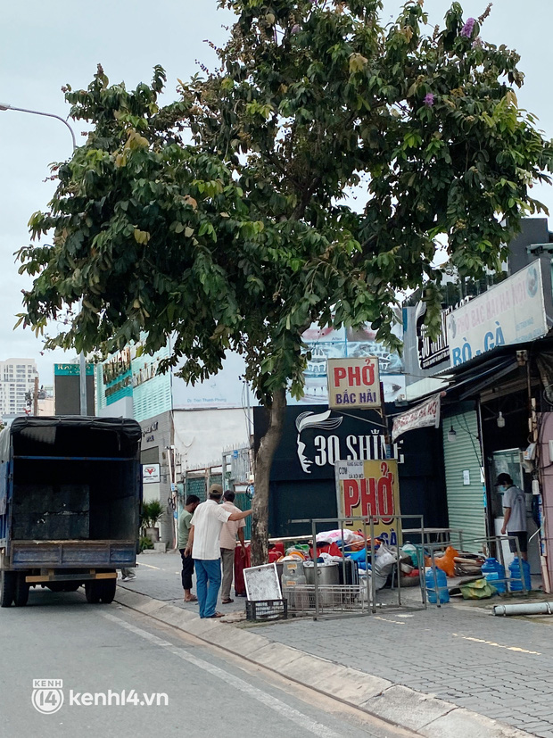 Sài Gòn cho hàng ăn uống mở bán đem về: Chị bán chè sướng run vì bán được 200 ly/ ngày, Như Lan hốt bạc nhờ bán bánh Trung thu - 24 Sài Gòn cho hàng ăn uống mở bán đem về: Chị bán chè sướng run vì bán được 200 ly/ ngày, Như Lan hốt bạc nhờ bán bánh Trung thu - 24